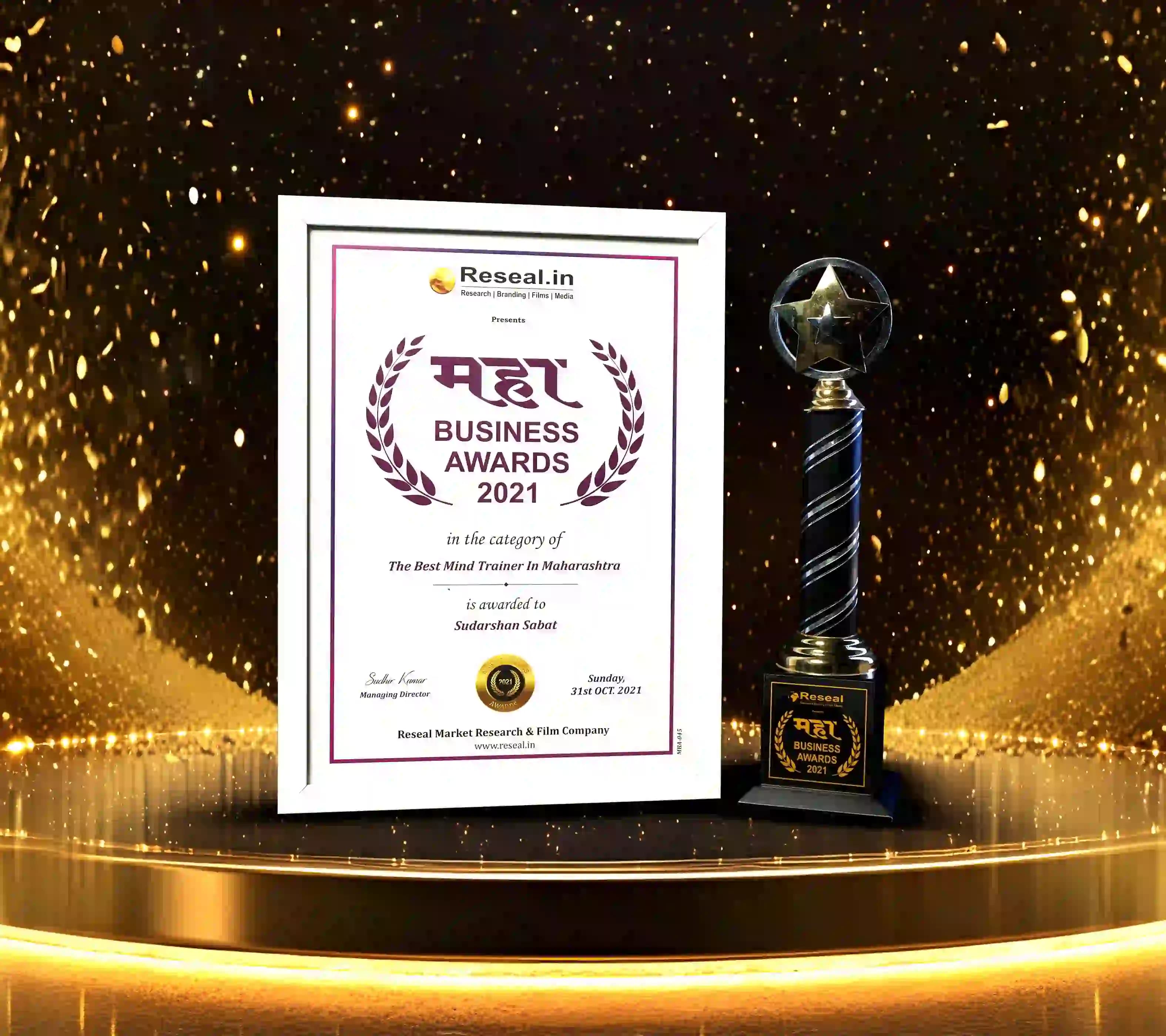 Maha Business Awards 2021 certificate and trophy awarded to Sudarshan Sabat as Best Mind Trainer in Maharashtra.